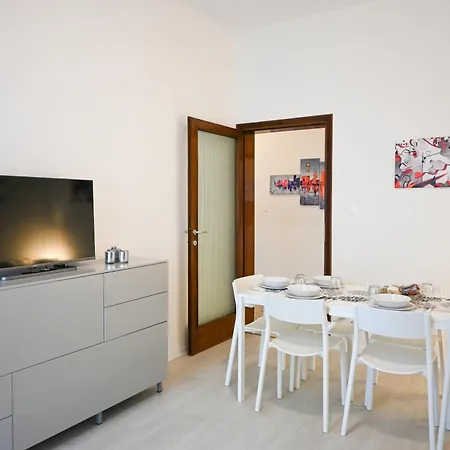 - The Modern Flat * Pisa